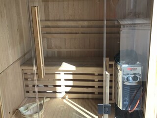 Sauna in der Garage für 2 Personen im Sitzen