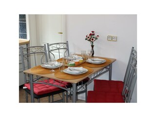 Esszimmer/ 2-Bettwohnung mit Balkon