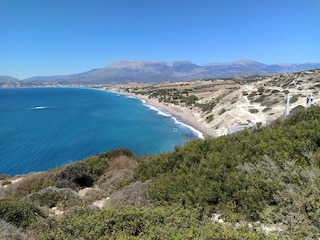 Komos Strand, Sicht von Süden