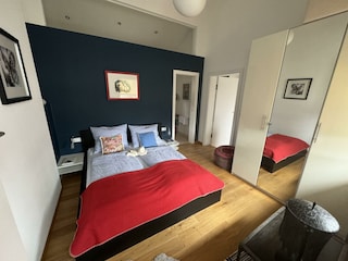 Schlafbereich mit 3 - teiligem Schrank