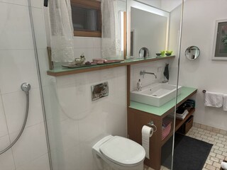 Waschtisch mit WC