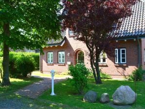 Strandstraße 28, Haushälfte links