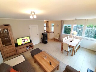 Wohnbereich mit SAT-TV und Kamin