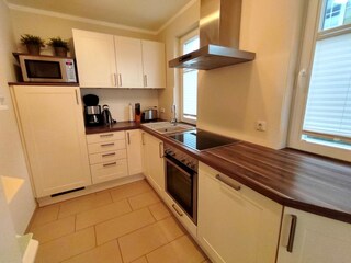 sehr gut ausgestattete Küche