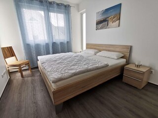 Schlafzimmer mit Doppelbett