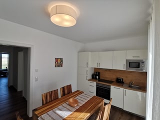 Sehr gute eingerichtete Küche im Erdgeschoss