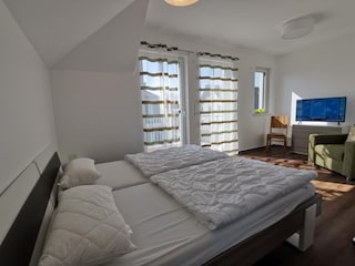 Schlafzimmer 1