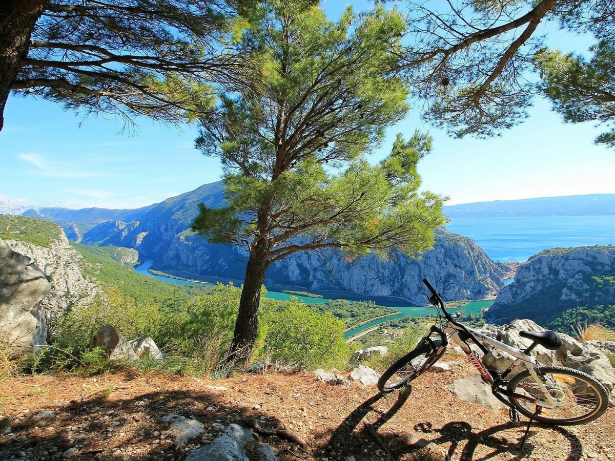 Aussichtspunkt auf den Fluss Cetina und die Schlucht