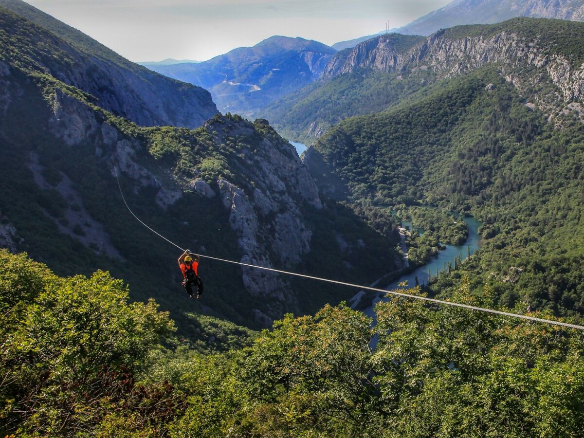 Zip-Line über dem Fluss Cetina