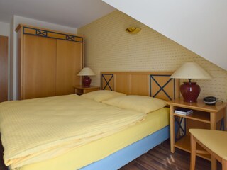 Schlafzimmer mit Doppelbett