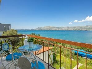 Holiday apartment Beachfront Apartment B - Okrug Gornji - image1