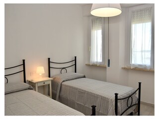 Double bedroom with single beds