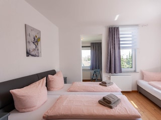 Schlafzimmer 1