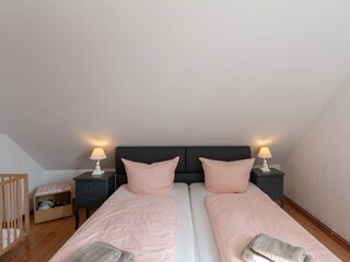 Schlafzimmer 4