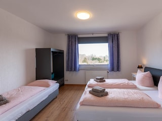Schlafzimmer 5