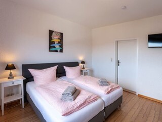 Schlafzimmer 5
