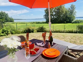 Blick von der Terrasse auf den See