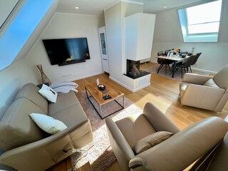 Living area – alternate view