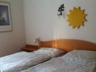 Schlafzimmer mit Doppelbett