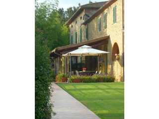 überd. Terrasse + Gartenzelt v.d. Eingang Pigne/Camino