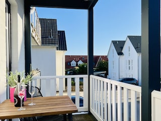 Sonniger Balkon in Westlage