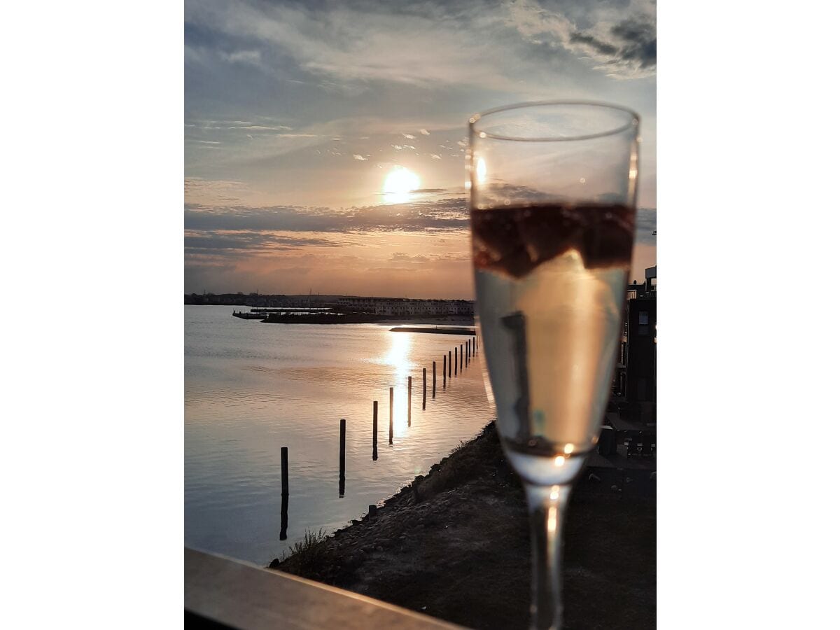 Blick vom Balkon in den Hafen