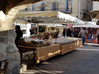 Uzès - Saturday weekly market in winter mood