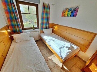 zweites Schlafzimmer mit 2 Einzelbetten