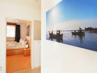 Flur mit Blick zum Schlafzimmer