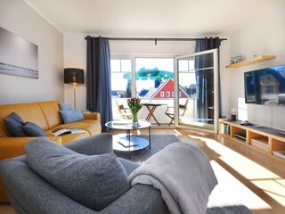 Wohnzimmer mit Südbalkon