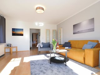 Wohnzimmer mit Ausziehcouch