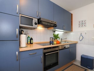 Voll ausgestattete separate Küche