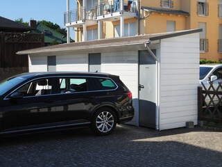 Parkplatz  Hinterhaus