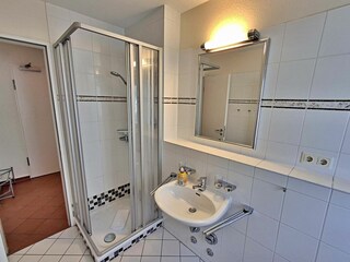 Tageslicht-Bad mit DU/WC