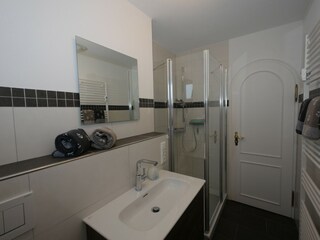 Das hochwertige Badezimmer in der Ferienwohnung