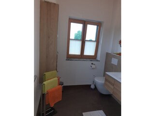 Tageslichtbad mit 2 Fenster