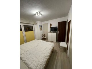 EG  Schlaf-Zimmer Doppelbett - mit Schiebetür zum Balko