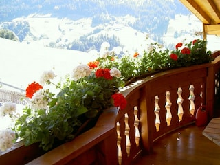 Balkon mit Morgensonne und Ausblick