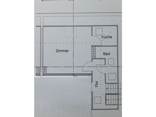 Grundriss (3 Türen, 4 Fenster)