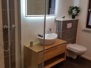 Badezimmer mit Dusche