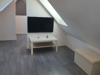 TV im Schlafzimmer auf der Galerie