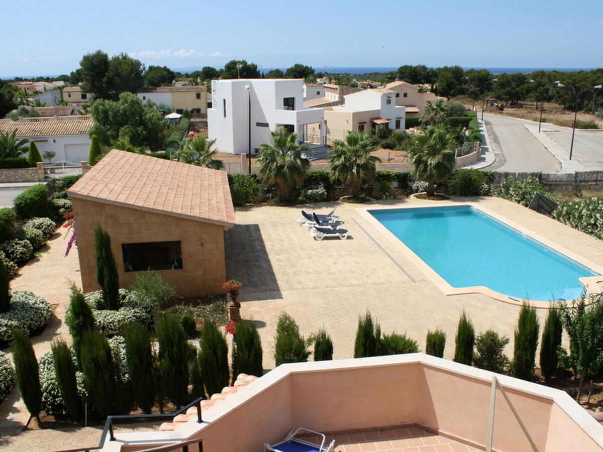 large pool 14x8 m, pool house, WLAN, 400 m2 terraces