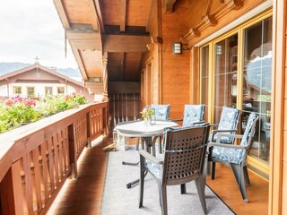 Terrasse mit Blick auf die Alpen