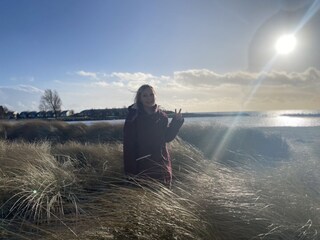 Kleiner Strand am Park im Winter