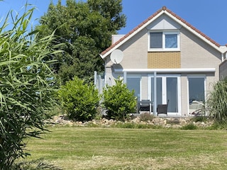 Blick vom Steg aus Richtung Haus