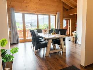 Esszimmer mit wundervollen Blick auf die Alpen