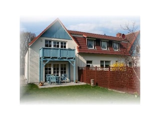 Außenansicht mit Balkon WE OG