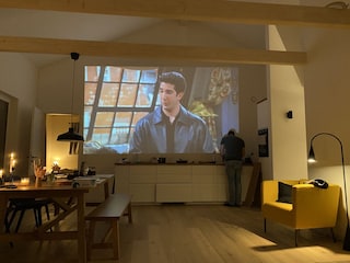 Apple TV mit Beamer, Apple TV + inklusive