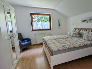 Schlafzimmer 1