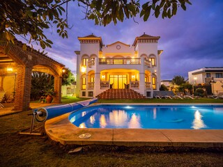 Six bedroom villa w pool, patio, garden, terraces